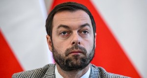 ​Minister Hennig-Kloska zostanie odwołana? Tak zagłosuje poseł Romowicz