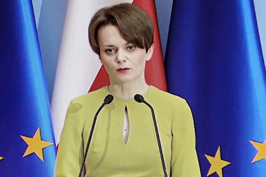 Minister Jadwiga Emilewicz podczas konferencji prasowej /Rafał Guz /PAP