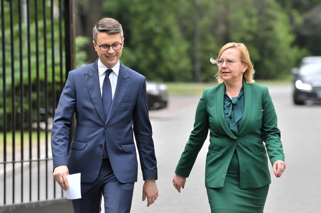 Minister klimatu i środowiska Anna Moskwa i rzecznik rządu Piotr Müller /Radek Pietruszka /PAP