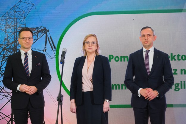 Minister klimatu i środowiska Anna Moskwa, minister rozwoju i technologii Waldemar Buda oraz wiceprezes Narodowego Funduszu Ochrony Środowiska i Gospodarki Wodnej Paweł Mirowski /Mateusz Marek /PAP