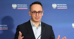 Minister Klimczak zmienia przepisy. "W związku z sytuacją na rynku paliw..." 