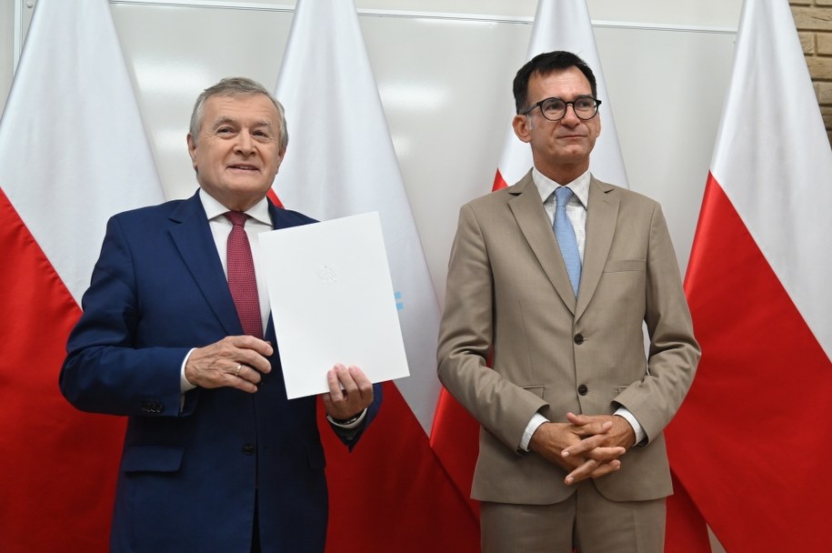 Minister kultury i dziedzictwa narodowego Piotr Gliński i dyrektor Centrum Solidarności "Stocznia" Sebastian Ligarski /	Marcin Bielecki   /PAP