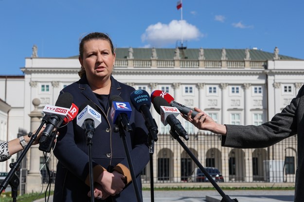 Minister Małgorzata Paprocka przed Pałacem Prezydenckim /Paweł Supernak /PAP
