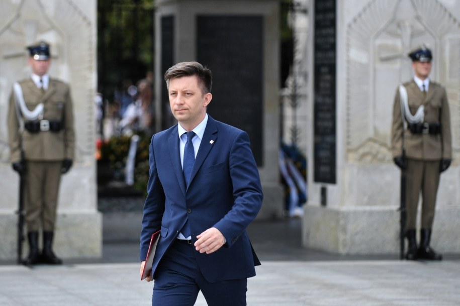Minister Michał Dworczyk podczas uroczystości przy Grobie Nieznanego Żołnierza w Warszawie /Bartłomiej  Zborowski /PAP