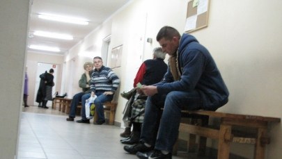 Minister obiecuje: Zapłacimy więcej, by skrócić kolejki 