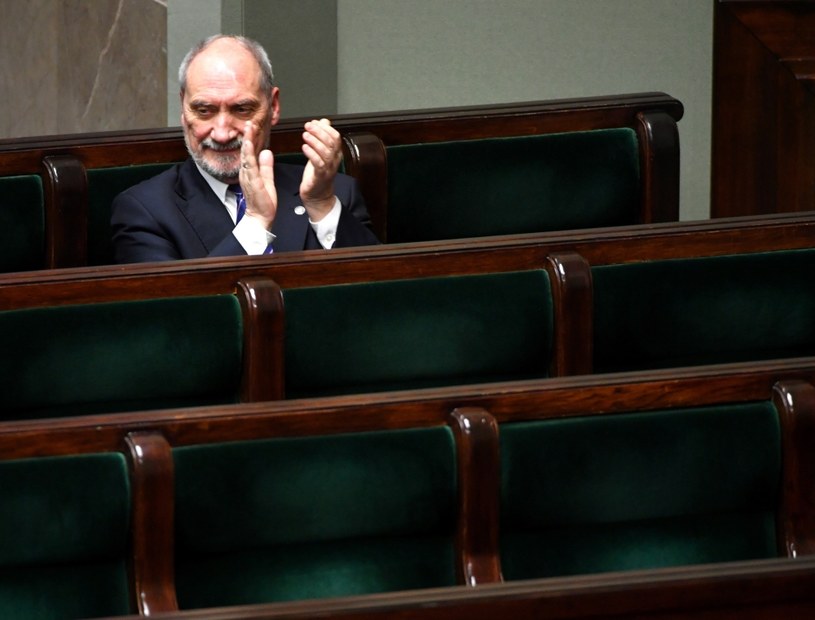 Minister obrony narodowej Antoni Macierewicz. Czy utrzyma się w gabinecie Mateusza Morawieckiego? /Bartłomiej Zborowski /PAP