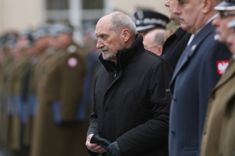 Minister obrony narodowej Antoni Macierewicz /Leszek Szymański /PAP