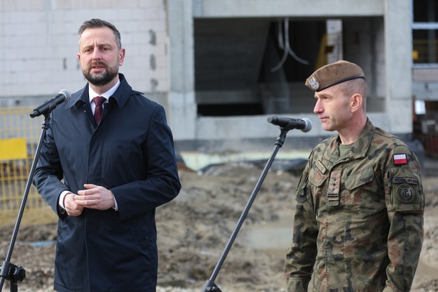 Minister obrony narodowej Władysław Kosiniak-Kamysz (L) i dowódca 11. Małopolskiej Brygady Obrony Terytorialnej płk Marcin Siudziński / 	Grzegorz Momot    /PAP