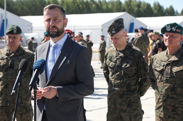 Minister obrony narodowej Władysław Kosiniak-Kamysz podczas inauguracji operacji "Bezpieczne Podlasie" w Ośrodku Ćwiczeń Zielona Karakule /PAP/Artur Reszko /PAP