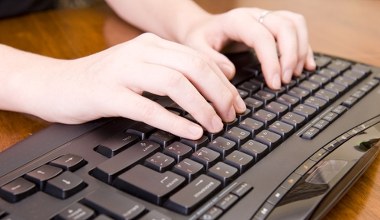 Minister ostrzega przed nowym oszustwem. "Rosja prowadzi wojnę w cyberprzestrzeni"