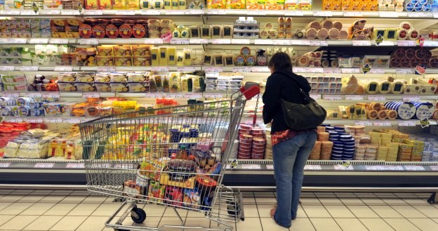 Minister pracy Jolanta Fedak chce, by główny inspektor pracy przeprowadził kontrolę w supermarketach /AFP