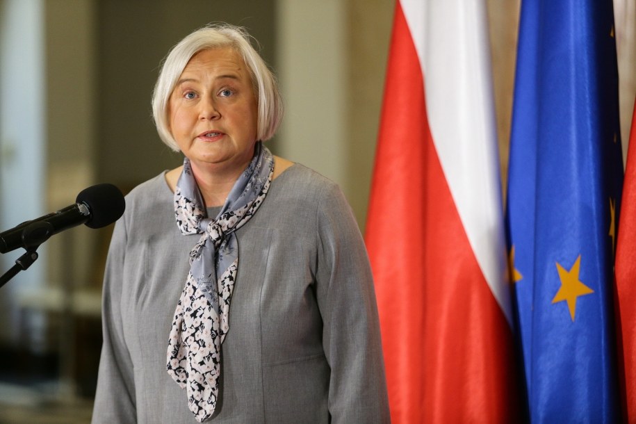 Minister przemysłu Marzena Czarnecka podczas briefingu prasowego w gmachu Śląskiego Urzędu Wojewódzkiego w Katowicach /Zbigniew Meissner /PAP