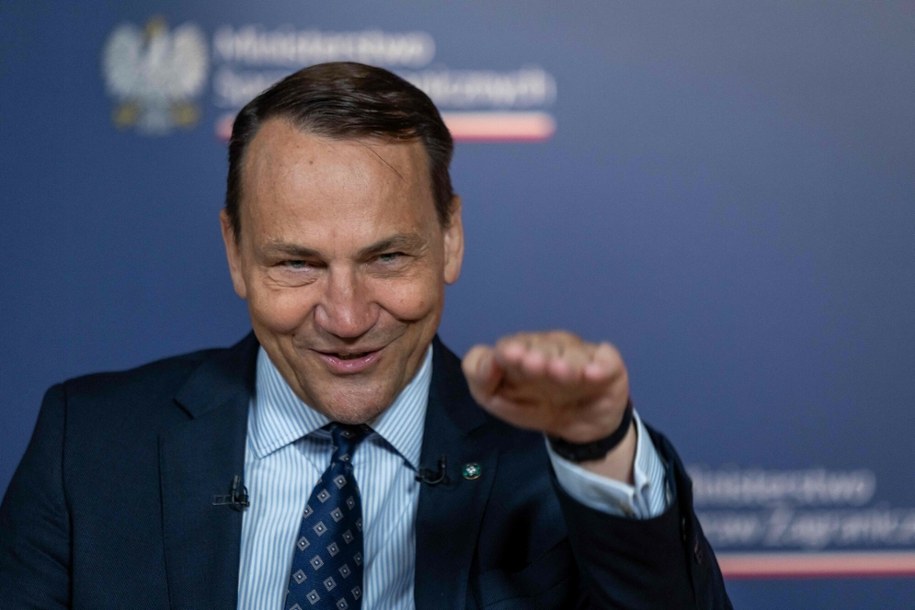 Minister Radosław Sikorski zaproponował, by za broń dla Ukrainy zapłacili Rosjanie /WOJTEK RADWANSKI/AFP/East News /East News