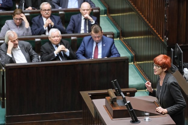 Minister rodziny Elżbieta Rafalska podczas bloku głosowań w Sejmie /Paweł Supernak /PAP
