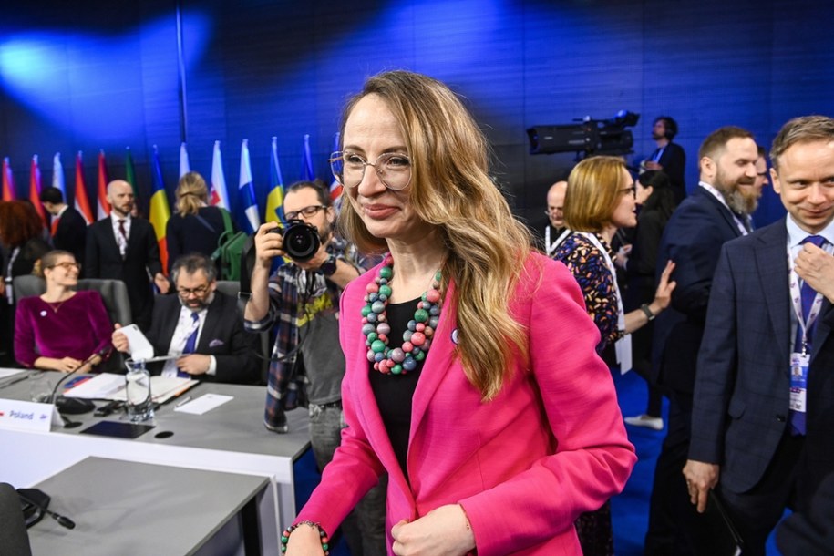 Minister rodziny, pracy i polityki społecznej Agnieszka Dziemianowicz-Bąk zapewnia, że wkrótce poznamy rządowe analizy w sprawie skrócenia tygodnia pracy /Piotr Nowak /PAP