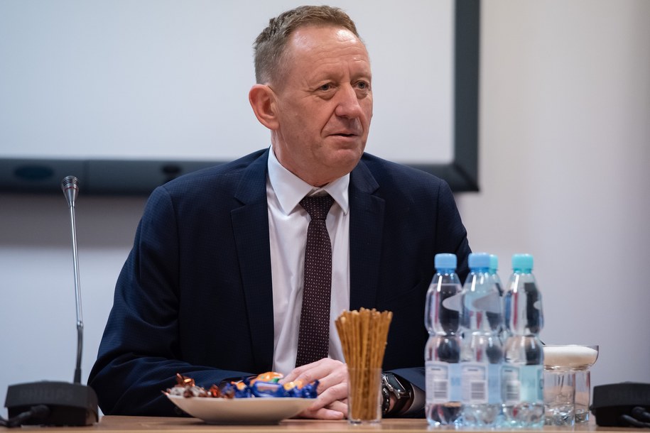 Minister rolnictwa i rozwoju wsi Robert Telus podczas spotkania na przejściu granicznym w Dorohusk /Wojtek Jargiło /PAP