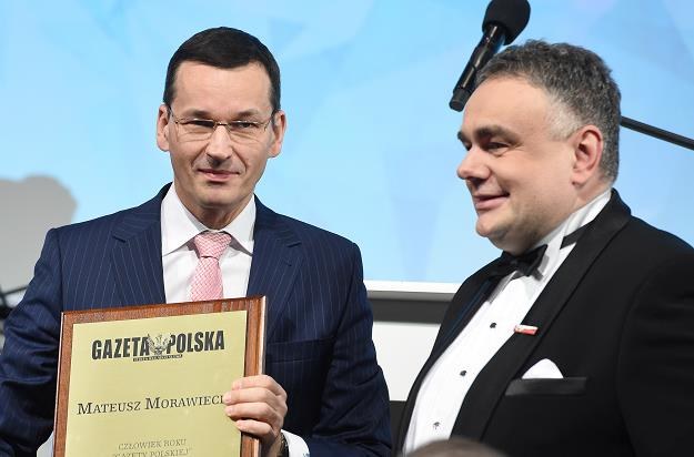 Minister rozwoju, finansów Mateusz Morawiecki (L) i naczelny "Gazety Polskiej" Tomasz Sakiewicz /PAP