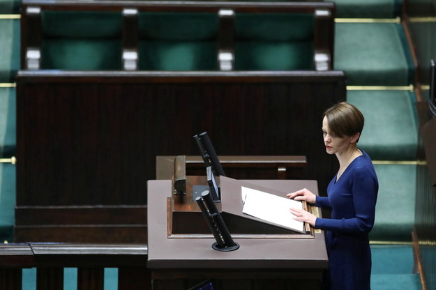 Minister rozwoju Jadwiga Emilewicz na sali obrad podczas drugiego dnia posiedzenia Sejmu / 	Leszek Szymański    /PAP