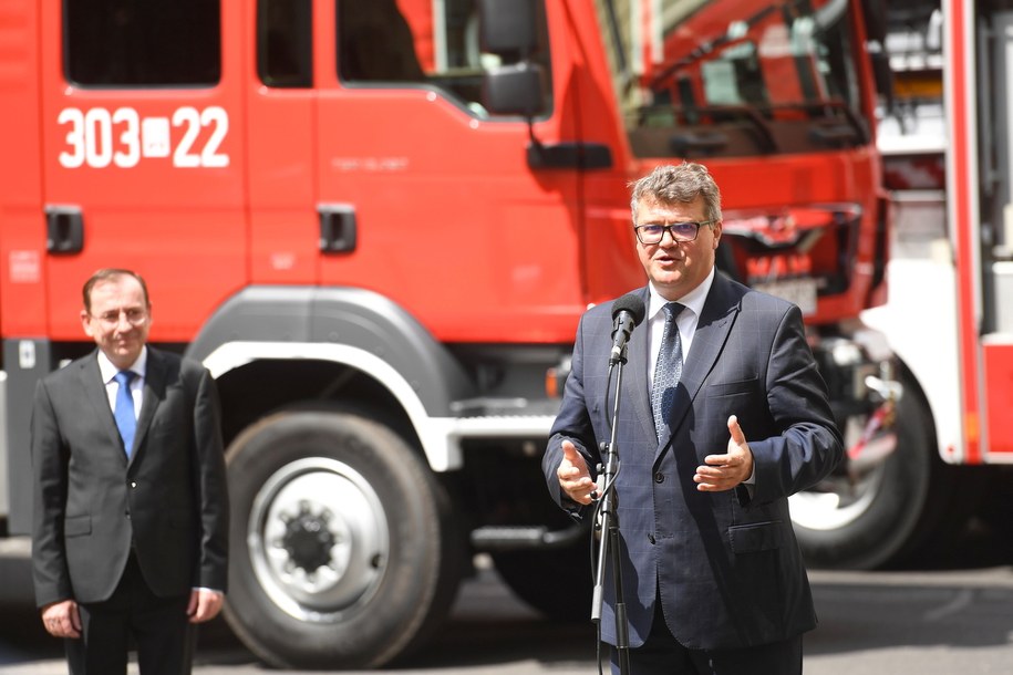 Minister spraw wewnętrznych i administracji Mariusz Kamiński (L) oraz wiceminister tego resortu Maciej Wąsik (P) /Piotr Nowak /PAP