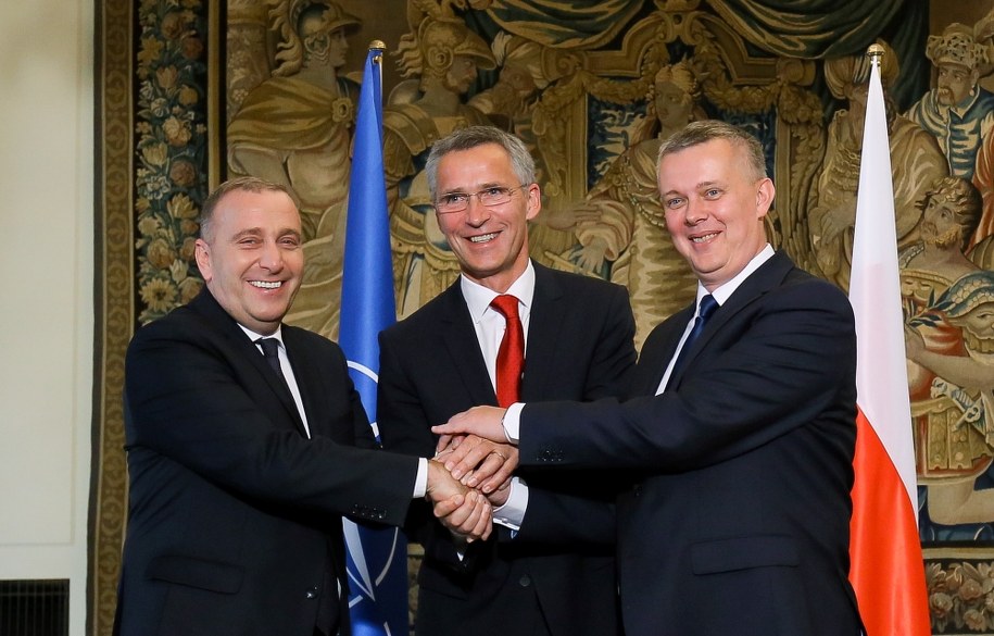 Minister spraw zagranicznych Grzegorz Schetyna, sekretarz generalny NATO Jens Stoltenberg i wicepremier, minister obrony narodowej Tomasz Siemoniak /Paweł Supernak /PAP