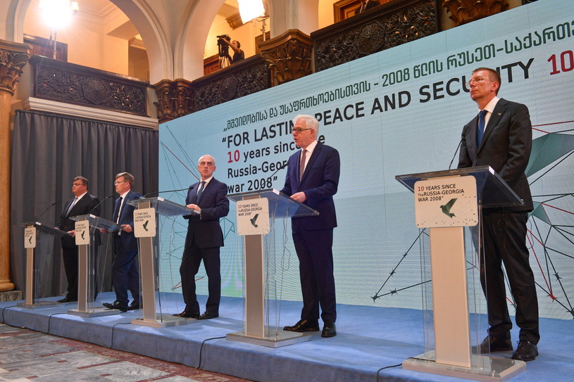 Minister spraw zagranicznych Jacek Czaputowicz (2P), minister spraw zagranicznych Litwy Linas Linkevicius (L), wicepremier Ukrainy Pawło Rozenko (2L), minister spraw zagranicznych Gruzji Dawit Zalkaliani (3L) i minister spraw zagranicznych Łotwy Edgars Rinkevics (L)