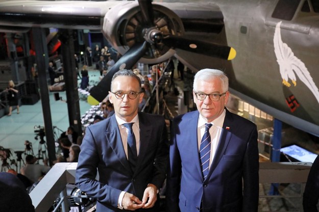 Minister spraw zagranicznych Niemiec Heiko Maas i minister spraw zagranicznych Polski  Jacek Czaputowicz zwiedzają ekspozycję Muzeum Powstania Warszawskiego /Paweł Supernak /PAP