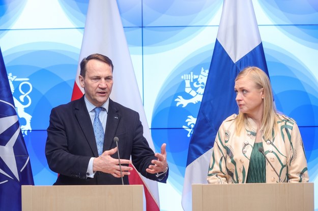Minister spraw zagranicznych Radosław Sikorski (L) i minister spraw zagranicznych Finlandii Elina Valtonen /Rafał Guz /PAP