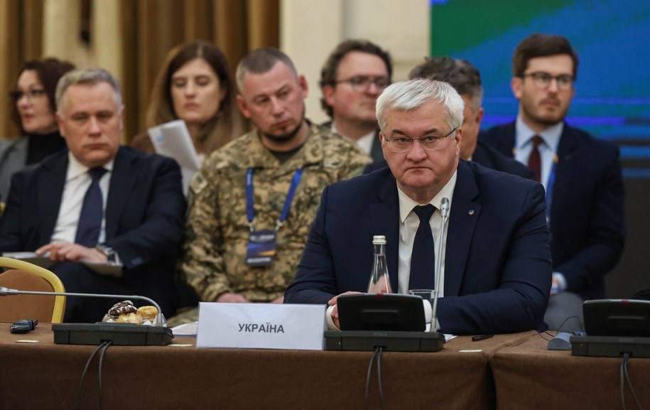 Minister spraw zagranicznych Ukrainy Andrij Sybiha (na pierwszym planie, po prawej) podczas nieformalnego spotkania szefów dyplomacji państw UE, marzec 2026 r. /Victor Kovalchuk /PAP
