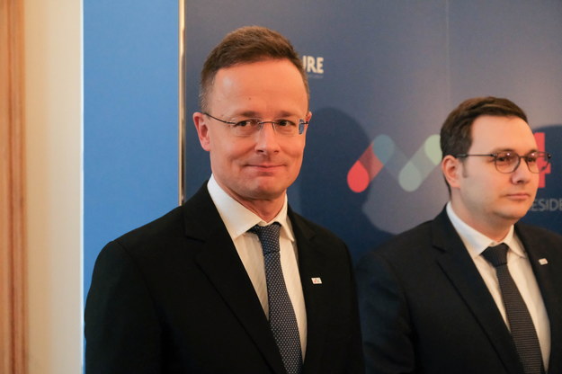 Minister spraw zagranicznych Węgier Peter Szijjarto (L) i minister spraw zagranicznych Czech Jan Lipavsky (P) /Mateusz Marek /PAP