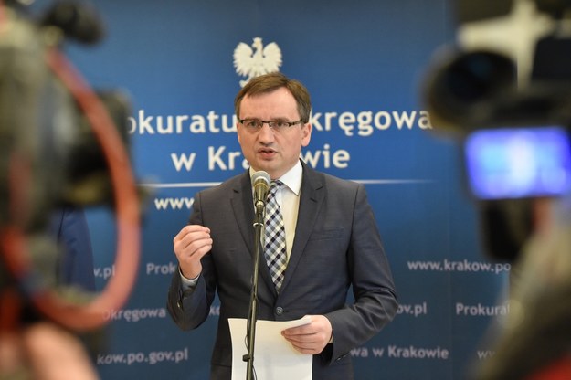 Minister sprawiedliwości i prokurator generalny Zbigniew Ziobro polecił wszcząć śledztwo ws. głośnego w ostatnich dniach wyroku dla Tomasza K., skazanego w 2004 roku na 25 lat więzienia za zabójstwo i zgwałcenie 15-latki /	Jacek Bednarczyk   /PAP