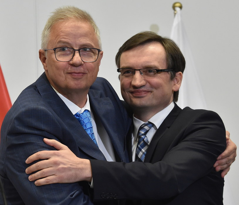 Minister sprawiedliwości, prokurator generalny Zbigniew Ziobro (P) oraz minister sprawiedliwości Węgier Laszlo Trocsanyi (L) /Jacek Bednarczyk /PAP