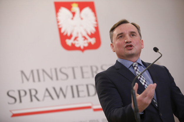 Minister sprawiedliwości, prokurator generalny Zbigniew Ziobro podczas briefingu prasowego / 	Leszek Szymański    /PAP