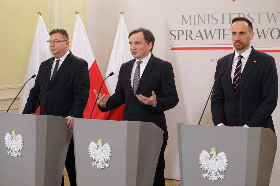 Minister sprawiedliwości, prokurator generalny Zbigniew Ziobro, minister – członek Rady Ministrów Michał Wójcik oraz poseł Solidarnej Polski Janusz Kowalski /Albert Zawada /PAP