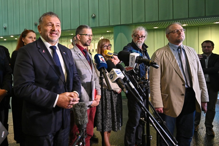 Minister sprawiedliwości Waldemar Żurek (L), rzecznik Sądu Najwyższego sędzia Aleksander Stępkowski (P) /Przemysław Piątkowski /PAP