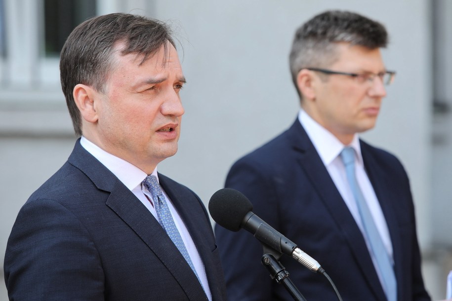 Minister sprawiedliwości Zbigniew Ziobro na pierwszym planie /	Wojciech Olkuśnik /PAP