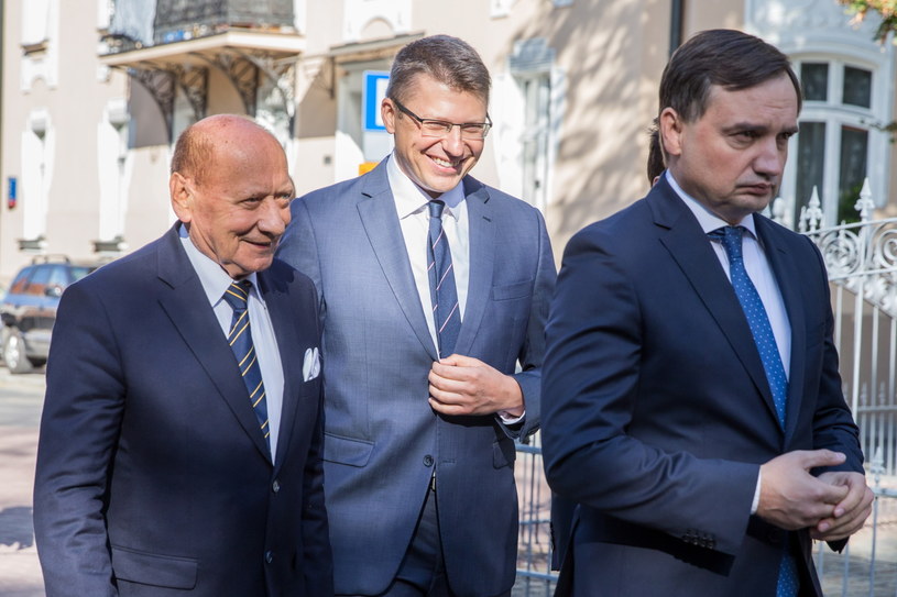 Minister sprawiedliwości Zbigniew Ziobro (P), prezydent Rzeszowa Tadeusz Ferenc (L) i podsekretarz stanu Marcin Warchoł /Maciej Goclon /PAP