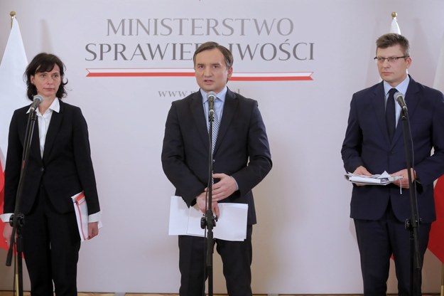 Minister sprawiedliwości Zbigniew Ziobro  podsekretarz stanu Anna Dalkowska oraz sekretarz stanu Marcin Warchoł /	Wojciech Olkuśnik /PAP