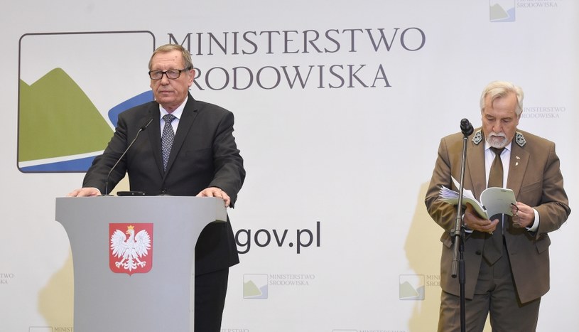Minister środowiska Jan Szyszko oraz dyrektor generalny Lasów Państwowych dr. inż. Konrad Tomaszewski /Radek Pietruszka /PAP