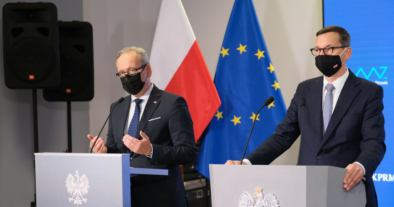 Minister zdrowia Adam Niedzielski i premier Mateusz Morawiecki /Mateusz Grochocki /East News
