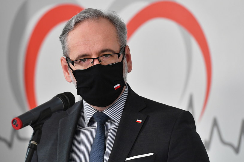 Minister zdrowia Adam Niedzielski podczas konferencji prasowej w Centrum Diagnostyki i Fizjoterapii Werandki w Nałęczowie /Wojtek Jargiło /PAP