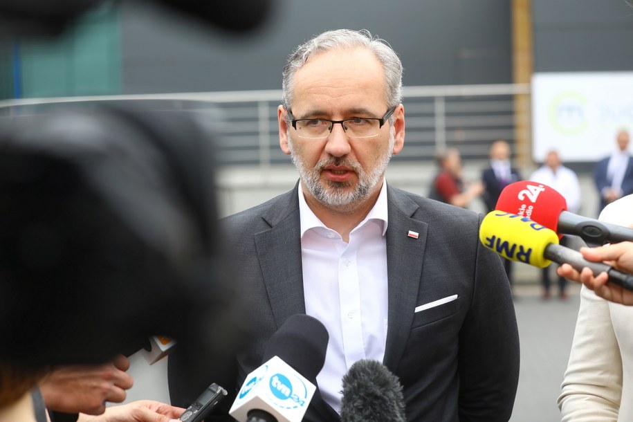 Minister zdrowia Adam Niedzielski podczas konferencji prasowej /Rafał Guz /PAP