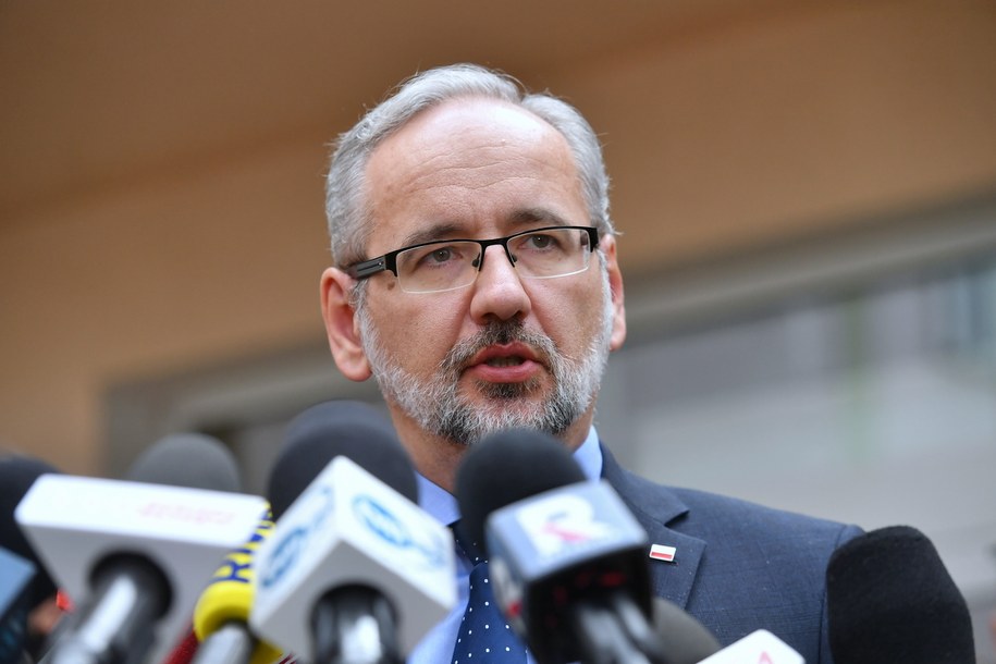 Minister zdrowia Adam Niedzielski podczas konferencji prasowej przed siedzibą Centrum Dialogu Społecznego "Dialog" w Warszawie /Piotr Nowak /PAP