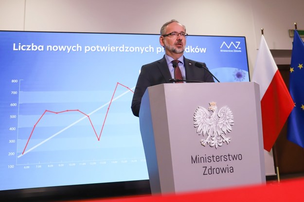Minister zdrowia Adam Niedzielski podczas konferencji prasowej nt. bieżącej sytuacji epidemicznej /Zofia Bichniewicz /PAP