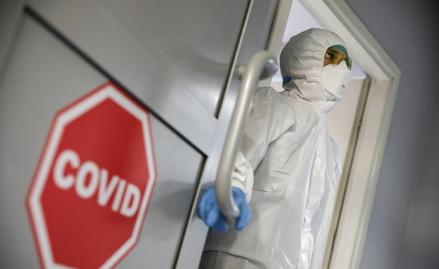 Minister zdrowia: Część szpitali powiatowych zajmie się wyłącznie chorymi na Covid-19. Włączą się prywatne placówki