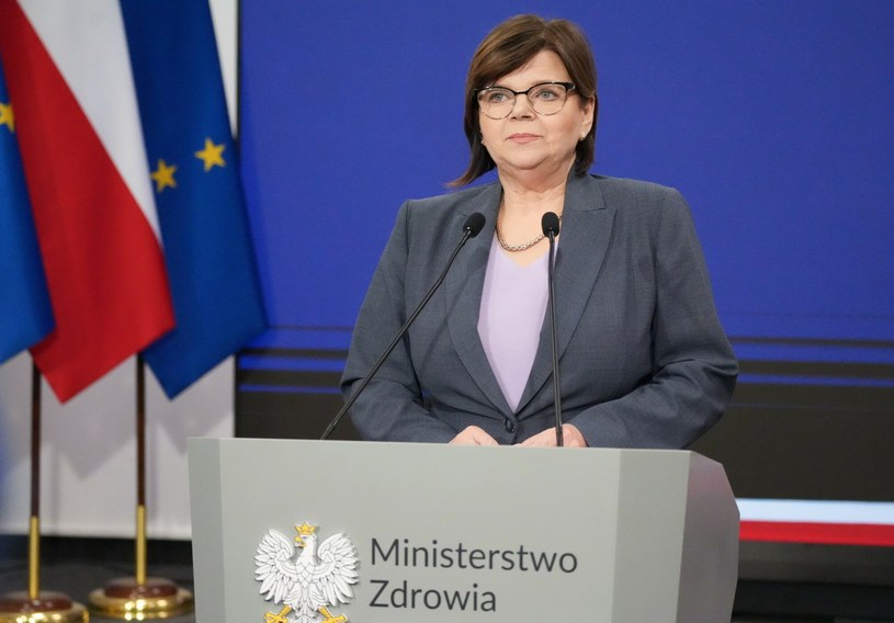 Minister zdrowia Izabela Leszczyna opowiada się za zakazem sprzedaży jednorazowych e-papierosów /Aliaksandr Valodzin /East News
