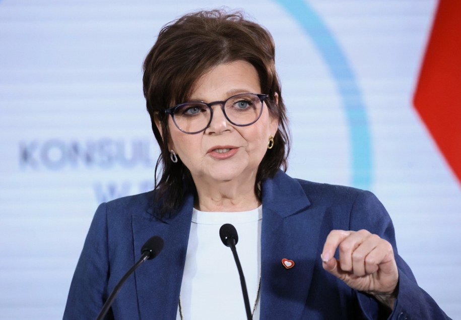 Minister zdrowia Izabela Leszczyna /Wojciech Olkusnik  /East News