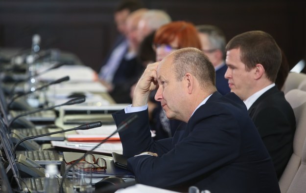 Minister zdrowia Konstanty Radziwiłł  i minister sportu Witold Bańka, podczas posiedzenia rządu /Rafał Guz /PAP