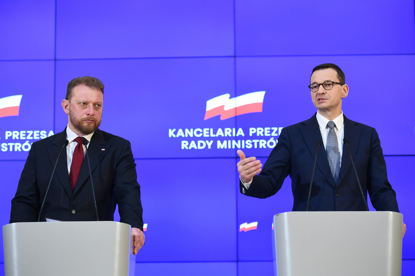 Minister zdrowia Łukasz Szumowski i premier Mateusz Morawiecki /Rafal Oleksiewicz /Reporter