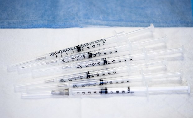 Minister zdrowia Niemiec: Zaszczepieni mogą być wkrótce zwolnieni z niektórych ograniczeń