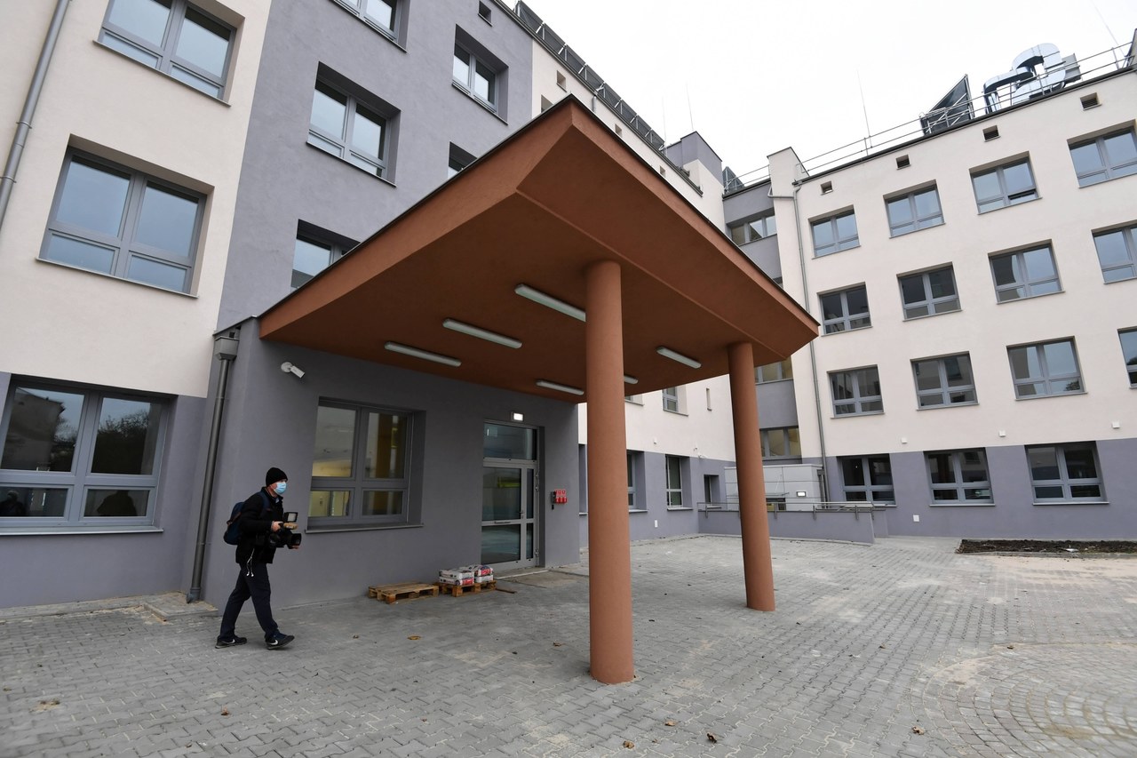 Minister zdrowia zawiesza dyrektora szpitala tymczasowego w Radomiu 